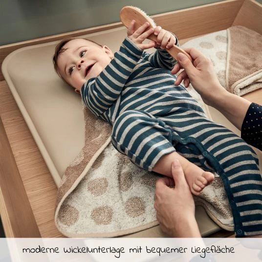 Leander Wickelauflage & Wickelkissen Set Matty abwischbar inkl. Auflage Topper und Kapuzen-Badetuch Hoodie - Cappucino - Kollektion 2022 3 Leander Wickelauflage & Wickelkissen Set Matty abwischbar inkl. Auflage Topper und Kapuzen-Badetuch Hoodie - Cappucino - Kollektion 2022 – Bild 3